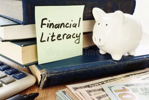 Financial Literacy written on a note next to a piggy bank